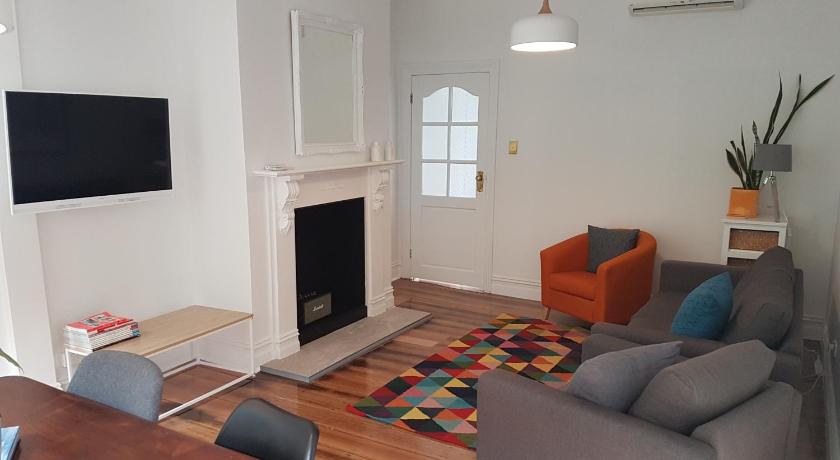 Strahan House, sleeps 9, Garden, Netflix, Wifi