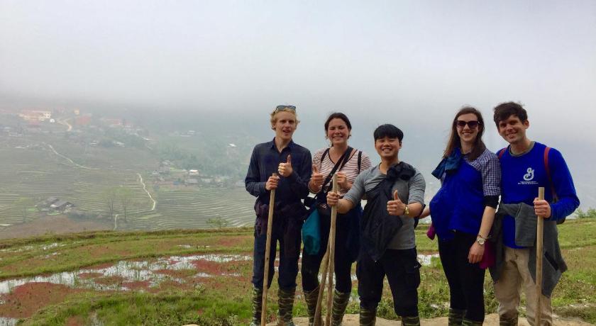 people standing on top of a hill, Freedom Homestay & Trekking in Sapa