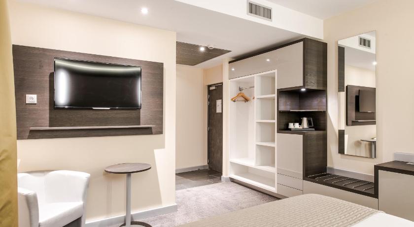 Image of Deluxe Double Room (1 or 2 adults) 3