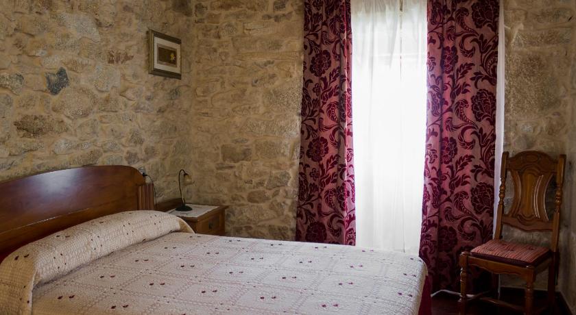Image of Deluxe Double Room with Bath 5