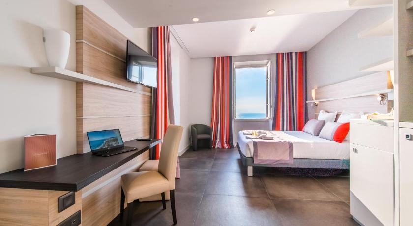 Image of Suite with Sea View 7