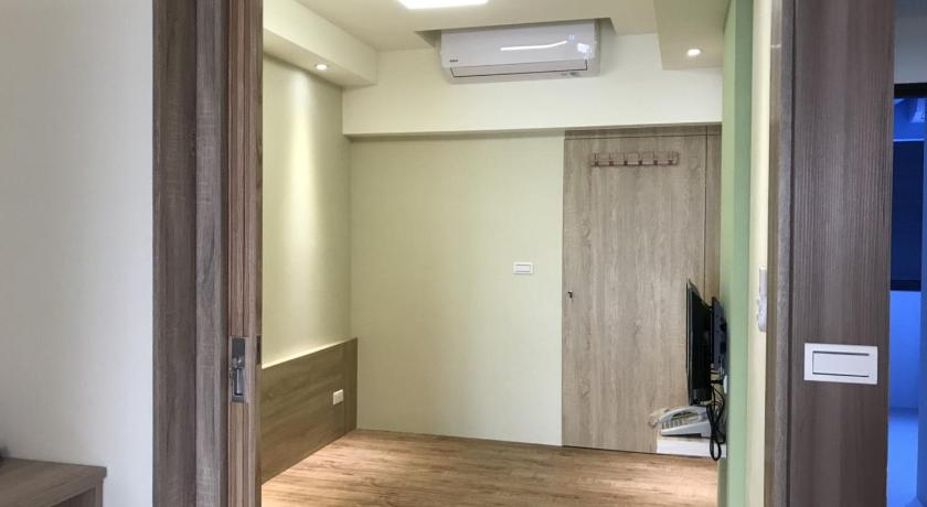 Image of Three-Bedroom Apartment 13