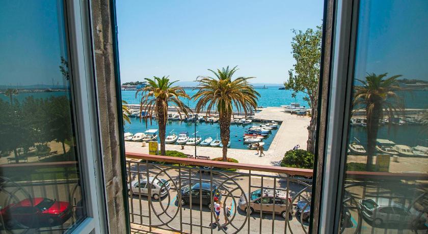 Royal Blue Apartment — Hotel in Split