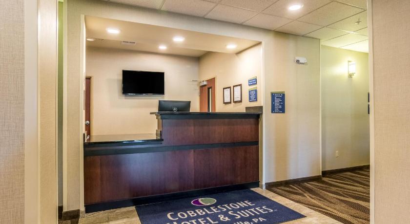 Cobblestone Hotel & Suites - Greenville photo
