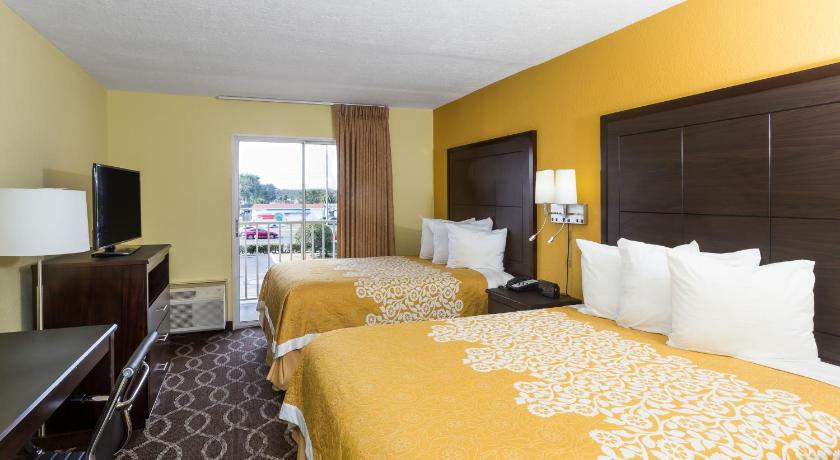 Days Inn & Suites by Wyndham Port Richey