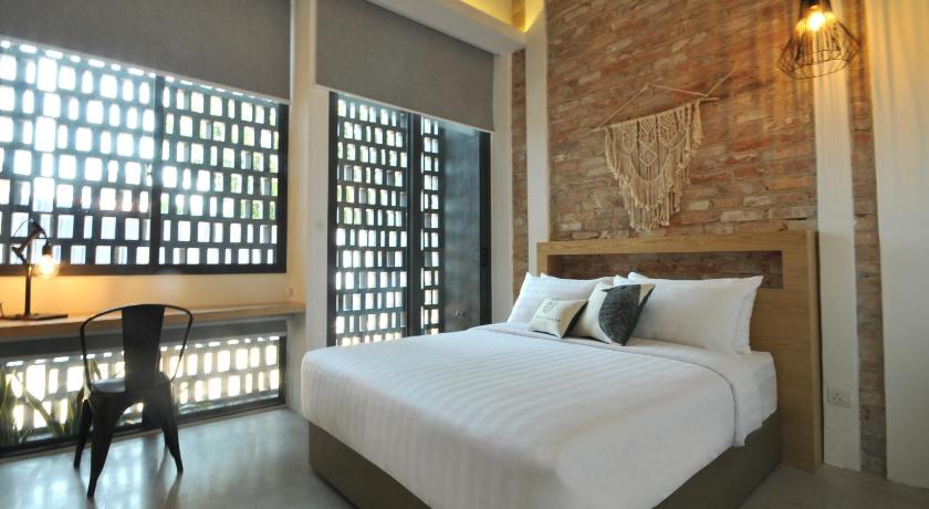Image of Deluxe Queen Room 0