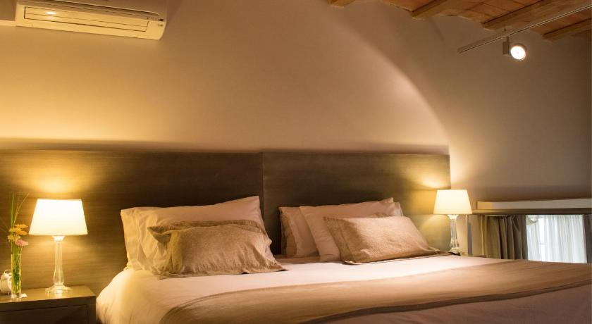 Image of Superior Suite 16