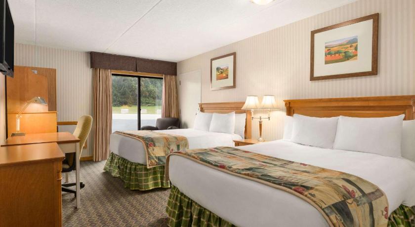 Travelodge by Wyndham Owen Sound ON