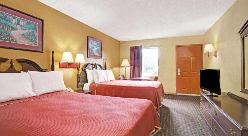 Travelodge by Wyndham Forest Park Atlanta South