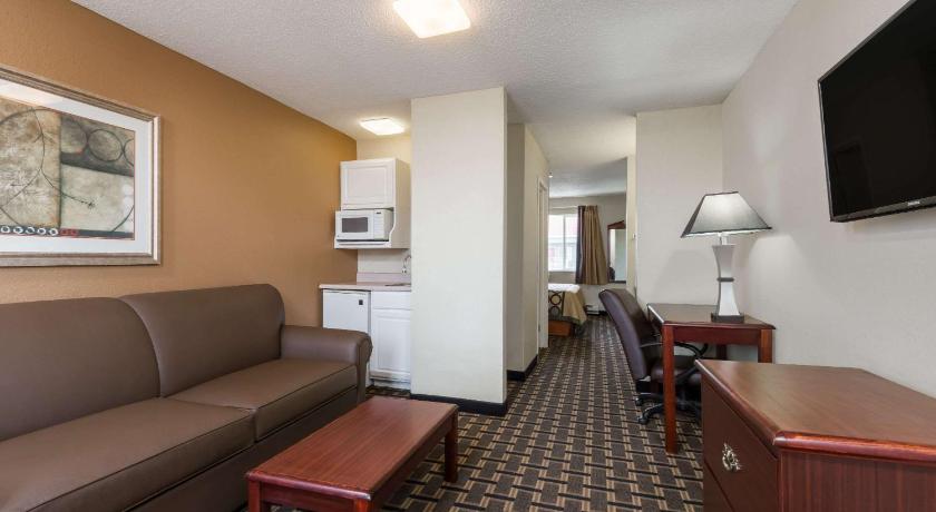 Super 8 By Wyndham Indianapolis/Ne/Castleton Area