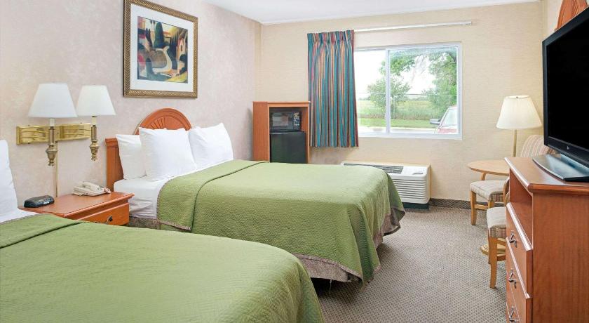 Travelodge by Wyndham Lincoln Airport I-80