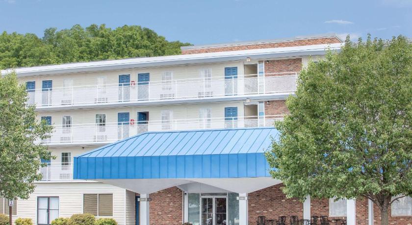 Howard Johnson by Wyndham Staunton photo