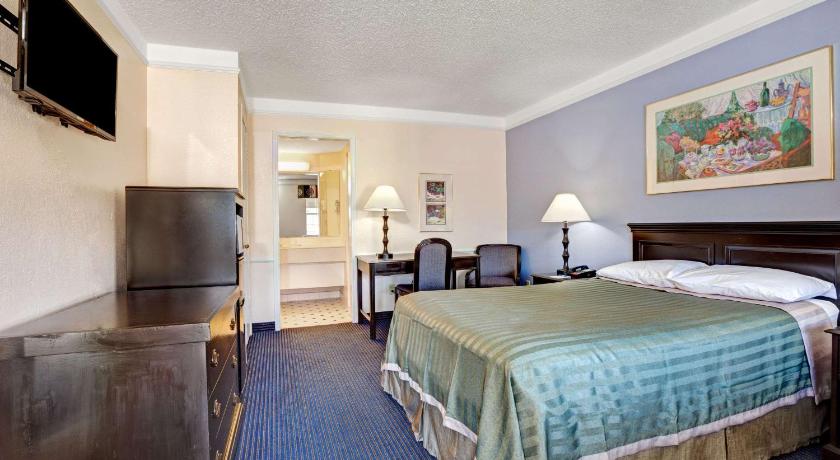 Travelodge by Wyndham North Richland Hills/Dallas/Ft Worth