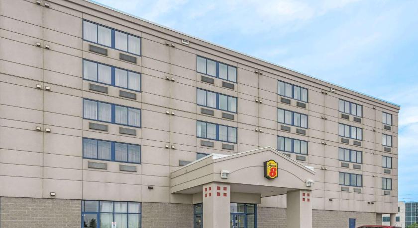 Super 8 By Wyndham Mississauga