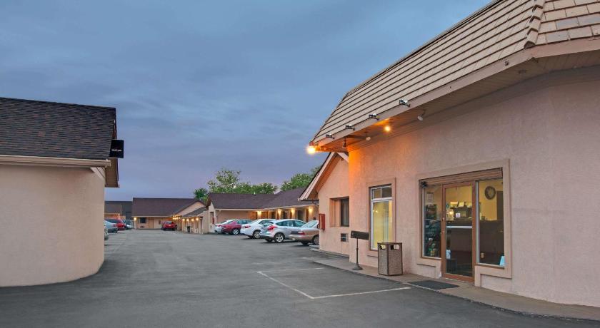 Knights Inn Pine Brook photo