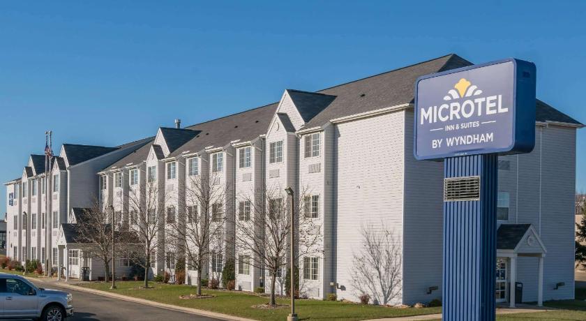 Microtel Inn & Suites by Wyndham Rochester North Mayo Clinic photo