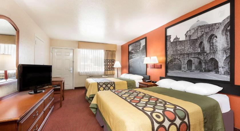 Super 8 By Wyndham San Antonio At I-10