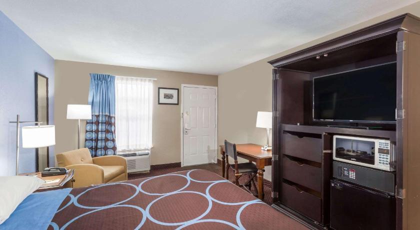 Super 8 By Wyndham Foley photo