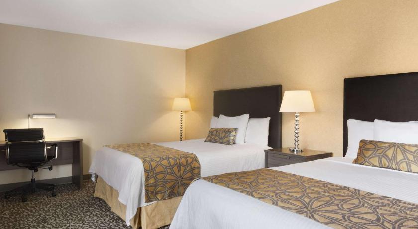 Travelodge by Wyndham Niagara Falls Fallsview