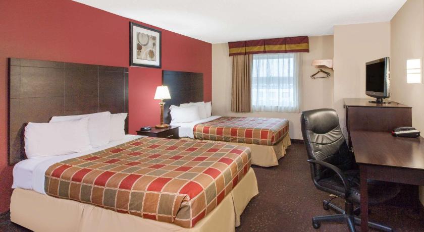 Travelodge by Wyndham Romulus Detroit Airport