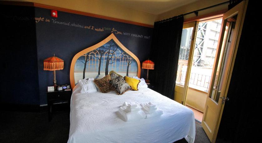 포틀랜드 (OR) McMenamins Crystal Hotel 3성급 숙소 스위트룸