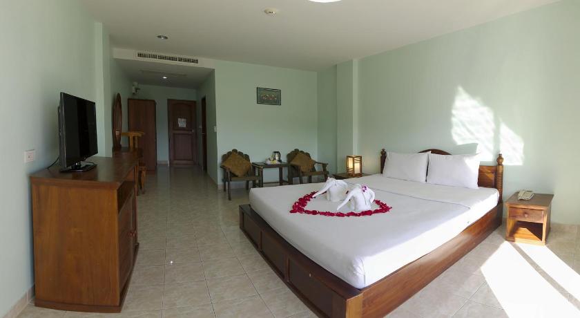 a hotel room with a bed and a television, PTK Residence in Koh Samui