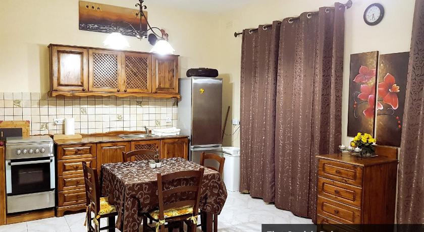 Pretty Bay Apartments photo