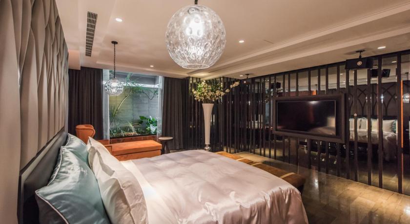 Image of Standard Double Room (Check-in after 23:00) 11