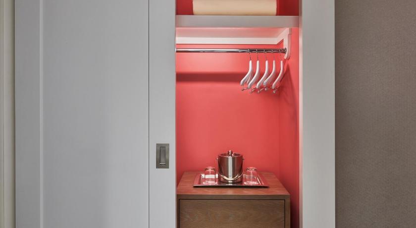 Image of FAB Room 2 Queens Non-Smoking 13