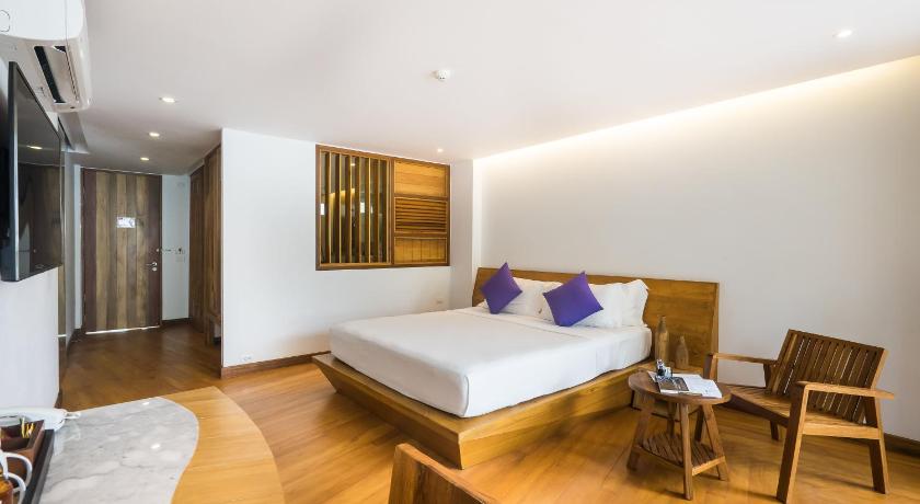Image of Pool Access Room 8