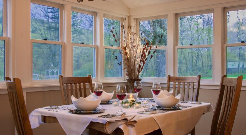 The Lincoln Inn &amp; Restaurant At The Covered Bridge — Hotel in Woodstock (VT)