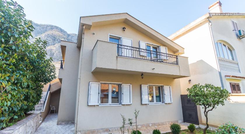 Veron Apartments photo