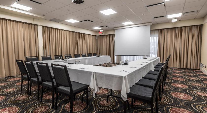 Hotel & Suites Le Dauphin Drummondville