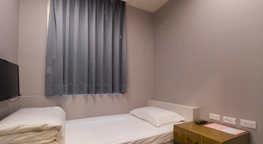 Image of Single Male Room with Shared Shower and Toilet 8