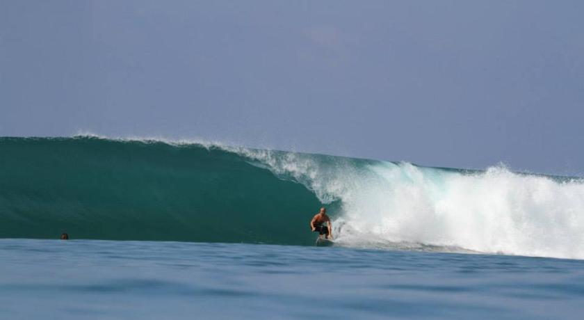 Oseda Nias Surf House