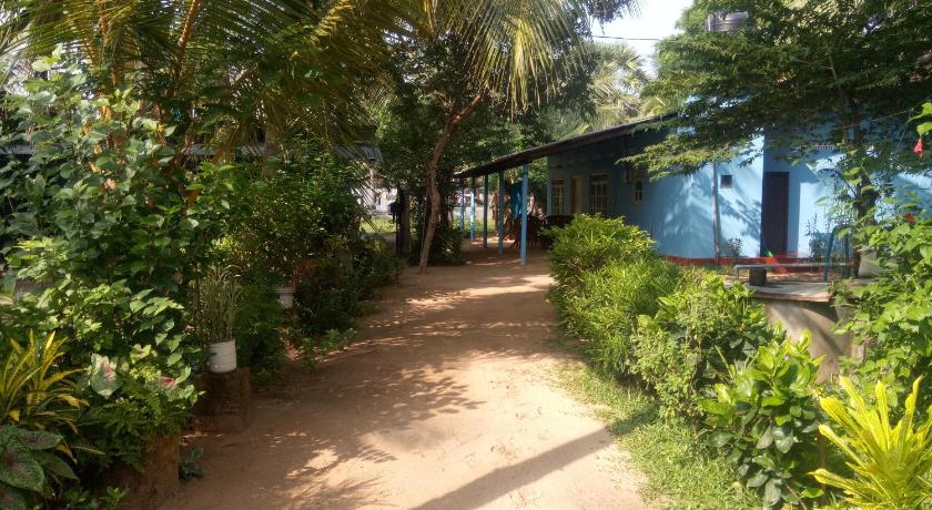Nilaveli Beach Rooms - image 21
