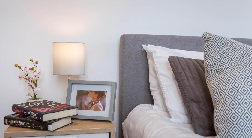 Image of Deluxe Two-Bedroom Apartment with Balcony 14