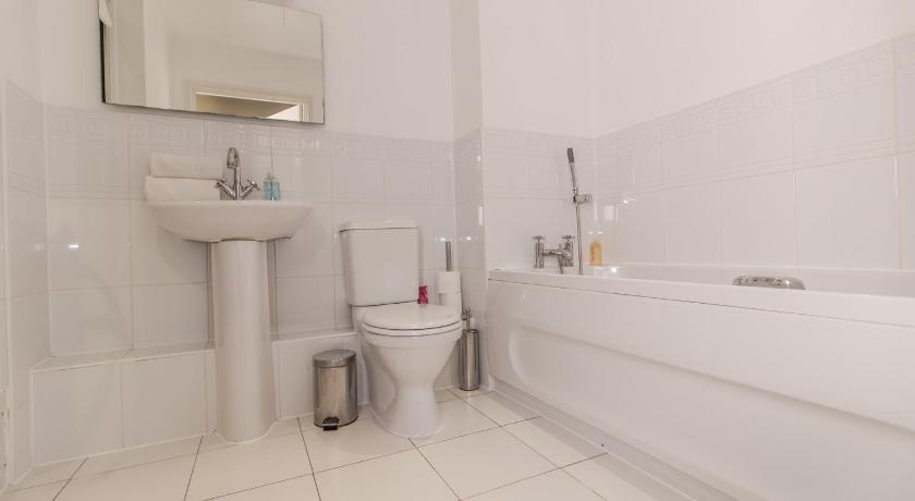 Image of Three-Bedroom Apartment 17