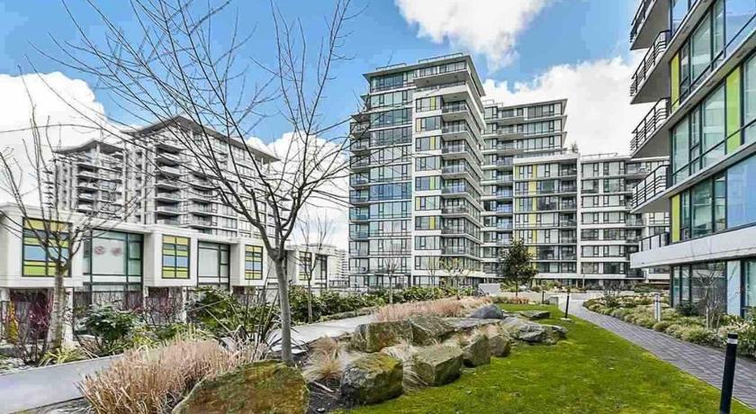 Book 2 Bedroom New Apartment Richmond Centre Skytrain In