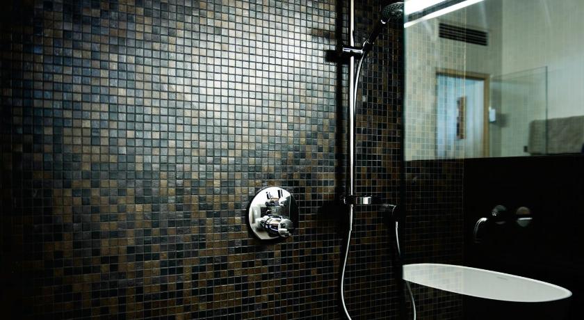 Galzig Lodge photo