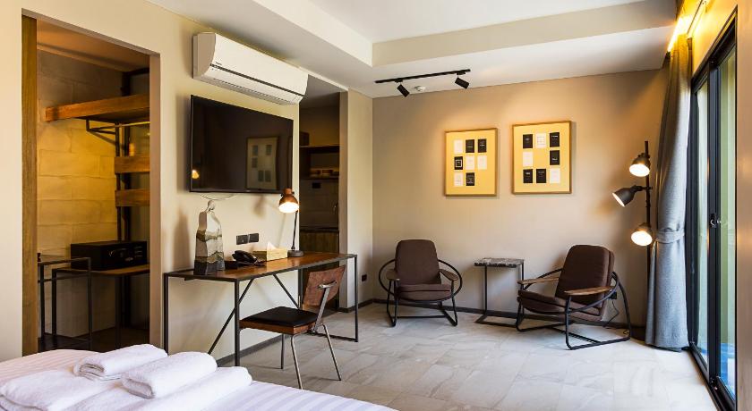 Image of Studio Deluxe Room 12