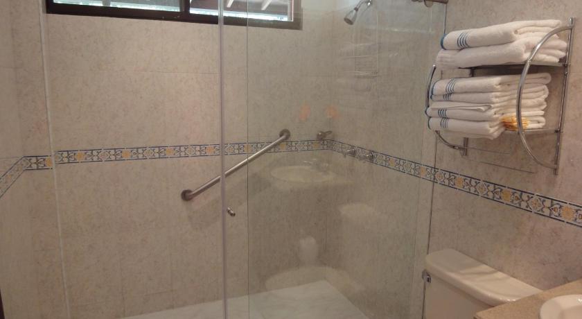 Image of Family Room with Private Bathroom 2