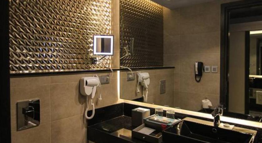 Image of Executive One Bedroom Suite 15