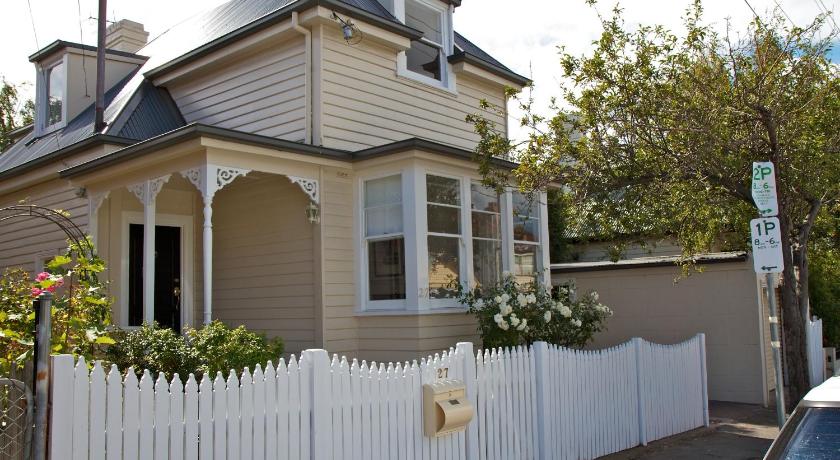 Strahan House, sleeps 9, Garden, Netflix, Wifi