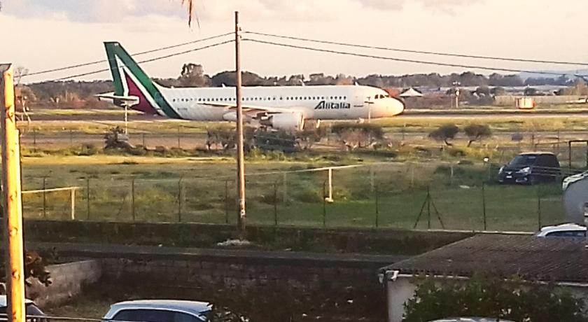 Bed and fly Aeroporto Fontanarossa airport shuttle h24 extra euro 5 reception h24 photo