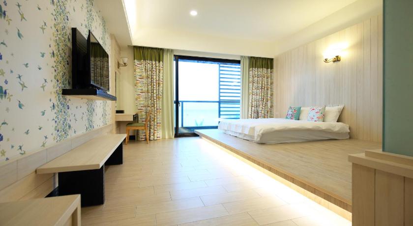Image of Quadruple Room with Sea View 4