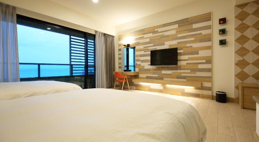 Image of Quadruple Room with Sea View 5
