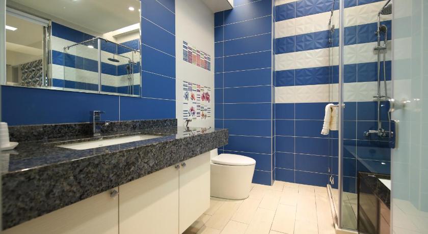 Image of Quadruple Room with Sea View 2