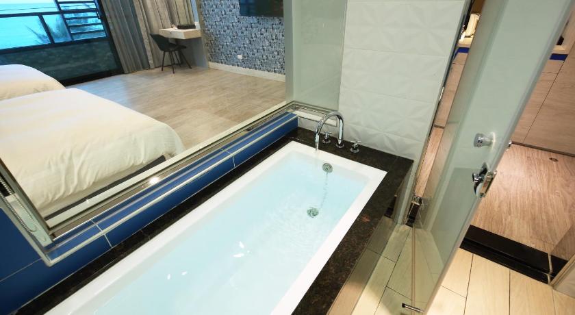 Image of Quadruple Room with Sea View 10