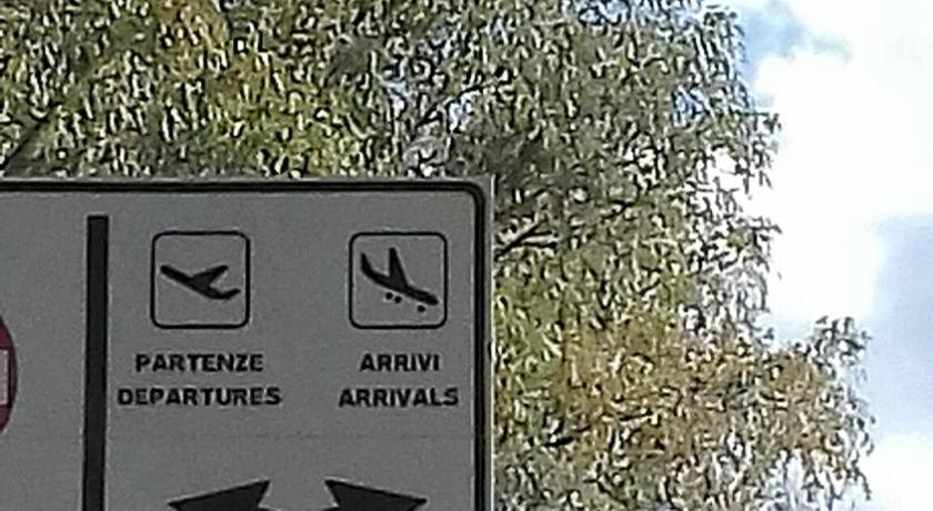 Bed and fly Aeroporto Catania airport shuttle h24 extra euro 5 reception h24 photo